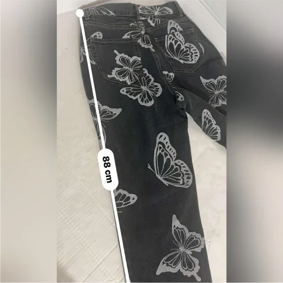 PACSUN High Rise Straight Leg
Cropped Raw Hem Butterfly
Black Jeans Size 27 - Picture 9 of 15